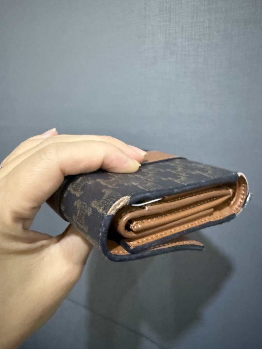 【日常が輝く】CELINE SMALL TRIFOLD WALLET IN TRIOMPHE CANVAS Celine Small Trifold Wallet In Triomphe Canvas And Lambskin