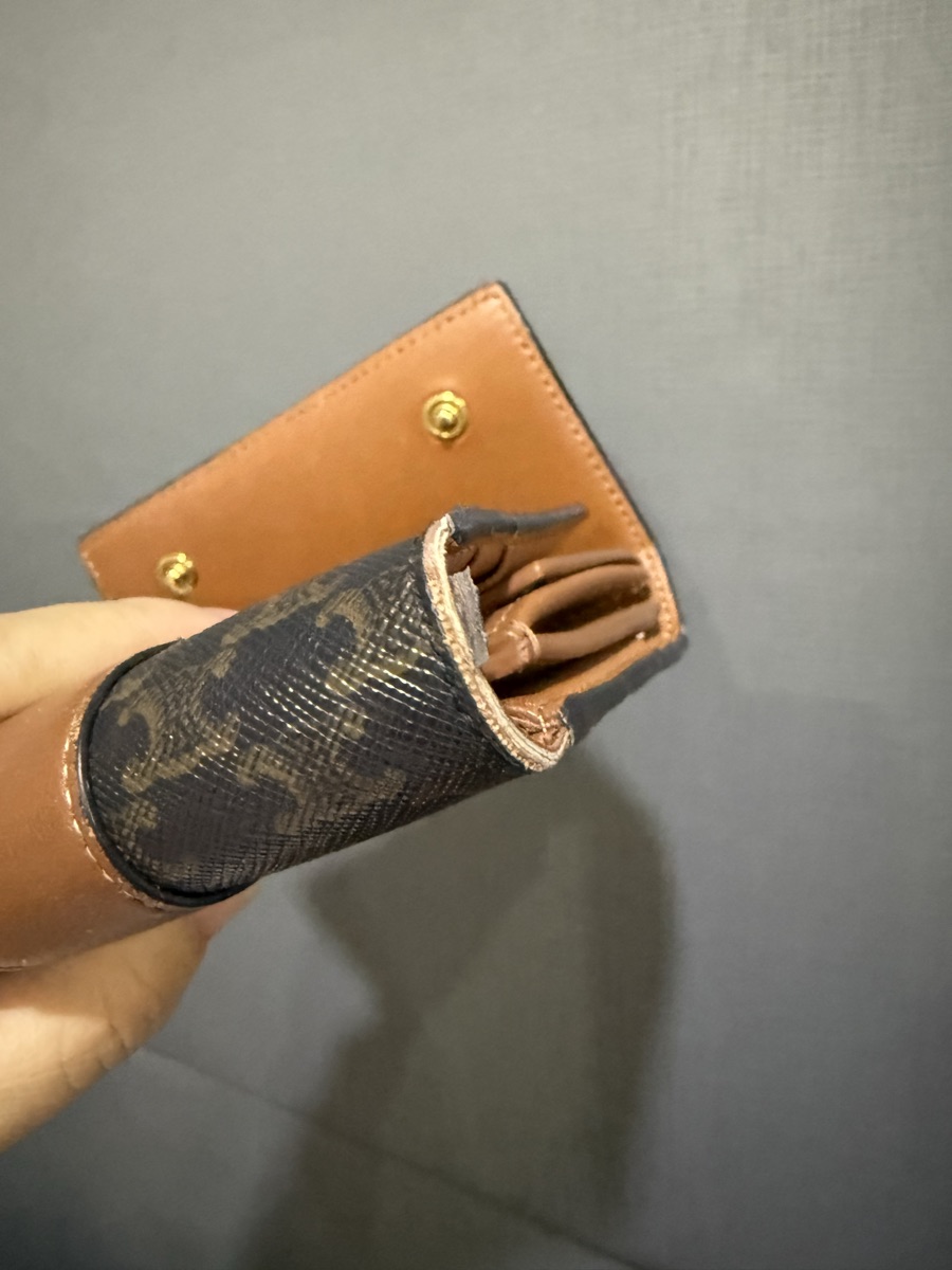 【日常が輝く】CELINE SMALL TRIFOLD WALLET IN TRIOMPHE CANVAS Small trifold wallet in triomphe canvas and lambskin